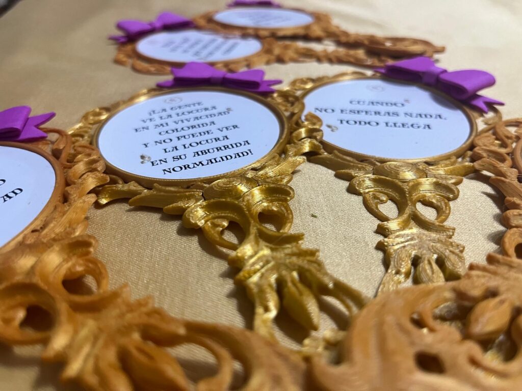 specchietti a mano con colori brillanti oro antico, stampato con Stampante 3D